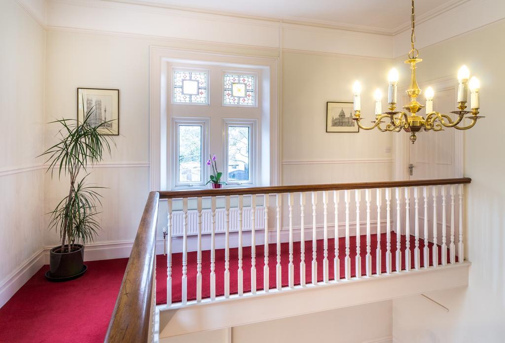 Villiers Lodge Surbiton Exterior photo